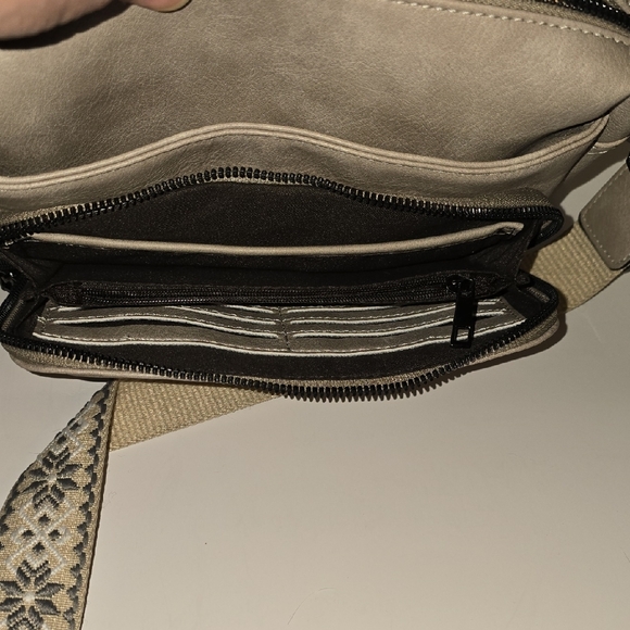 POIUGOYA Vegan Leather Crossbody Purse RFID Wallet Cream/Tan - Picture 4 of 6